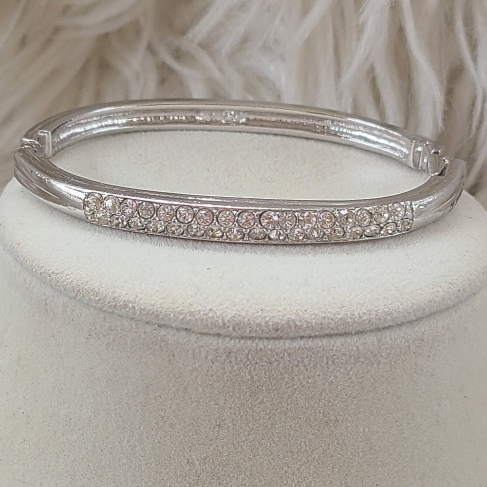 Elegant Swarovski Crystal Silver Toned Bangle- Good Condition Medium